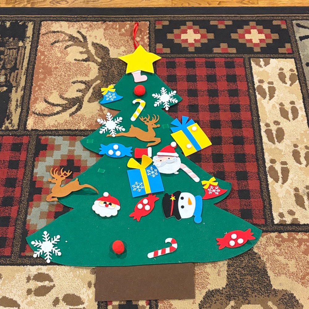 Kids felt Christmas tree